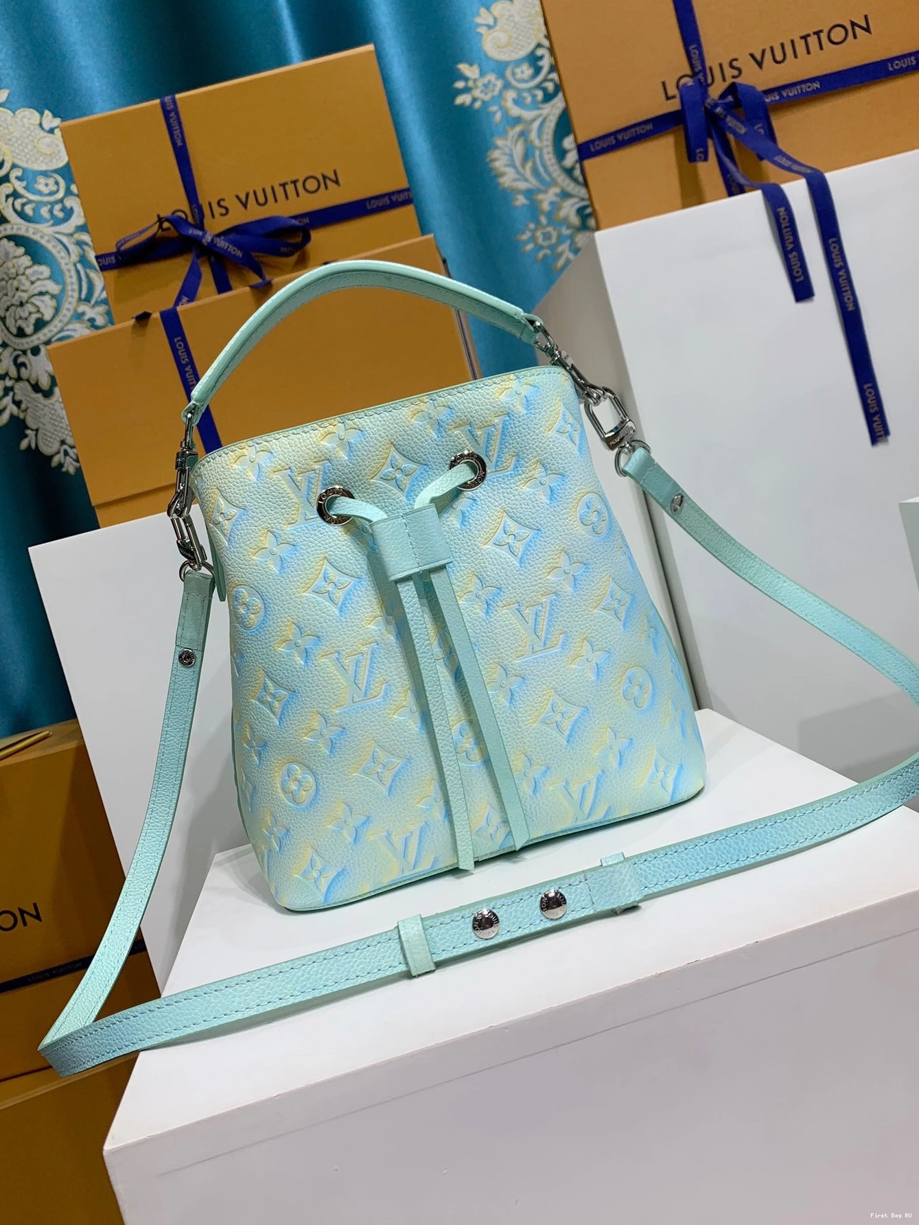 First bag VUITTON BB NÉONOÉ LOUIS 0808